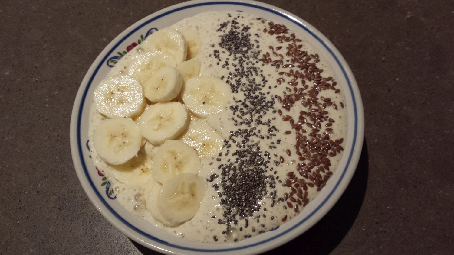 Smoothie Bowl with Banana, Chia Seeds & Linseeds