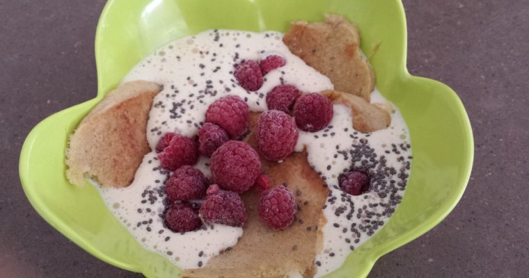 Smoothie Bowl with Pancakes, Raspberries & Chia Seeds